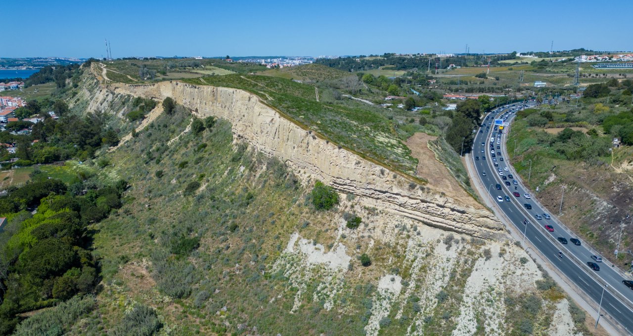 Geomechanical study for the stability of slopes and cliffs in Almada